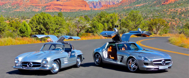 ▲메르세데스-AMG의 첫 번째 고유모델은 2010년 등장한 SLS AMG(오른쪽)다. 1953년 데뷔한 SL 300(왼쪽)에서 영감을 얻어온, AMG 독립을 추구한 최초 모델이다. (출처=뉴스프레스)