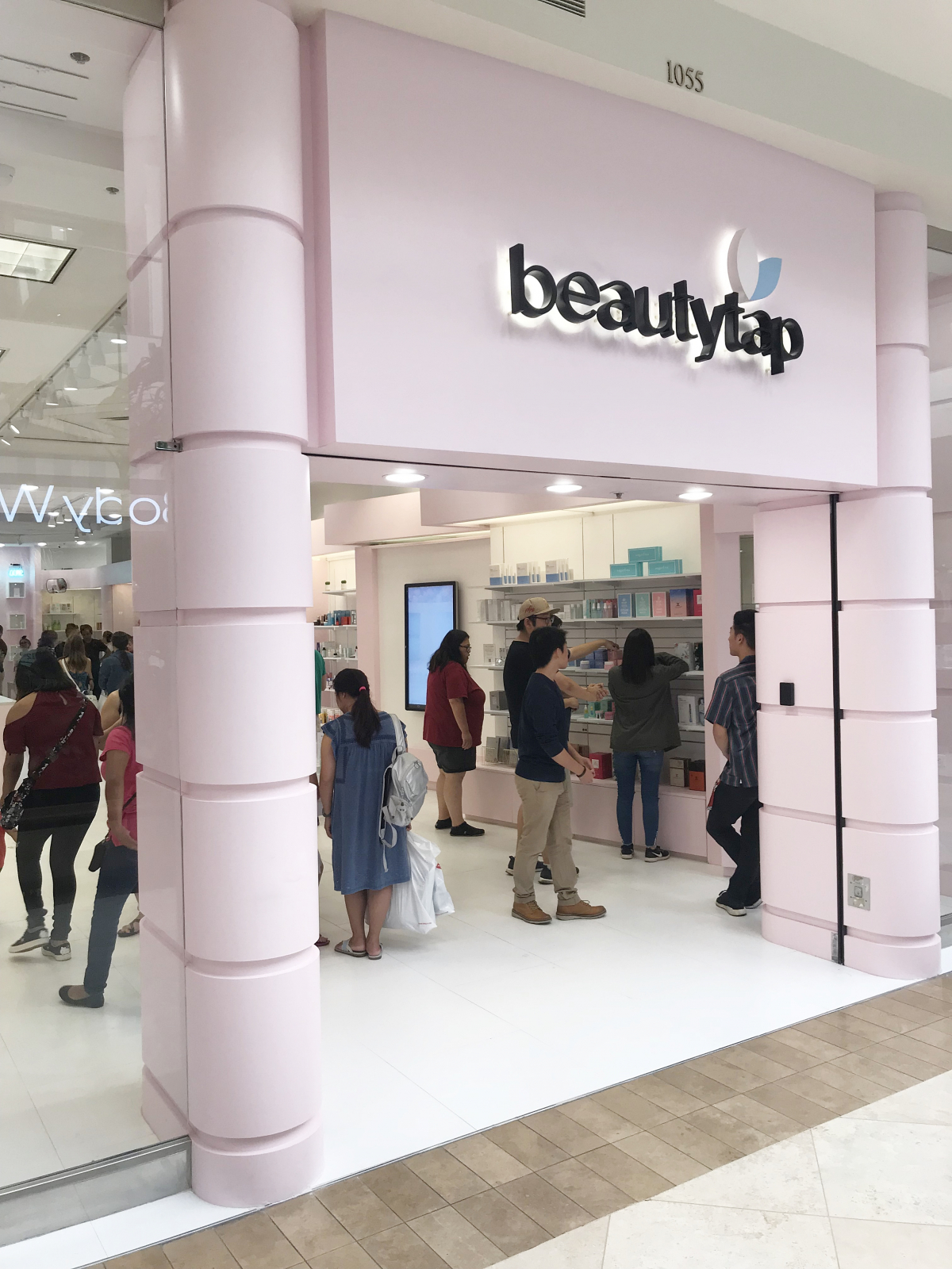 ▲루트리가 입점한 미국 K뷰티 독립매장 ‘뷰티탭(Beauty Tap)’ (사진제공= KT)