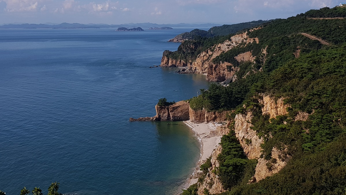 ▲가래칠기해변과 해안 풍경.(사진제공=한국관광공사)