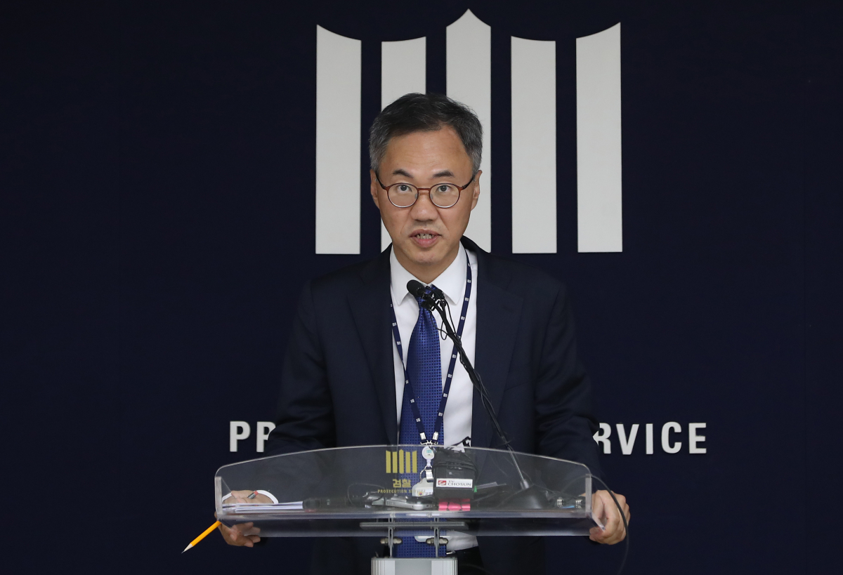 ▲27일 서초동 서울중앙지검에서 김수현 공공형사수사부 부장검사가 삼성그룹의 노조와해 공작 수사 관련 브리핑을 하고 있다. (연합뉴스)