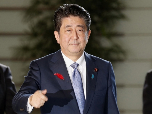 ▲신조 아베 일본 총리가 2일(현지시간) 총리실에 도착했다. 도쿄/AP연합뉴스

