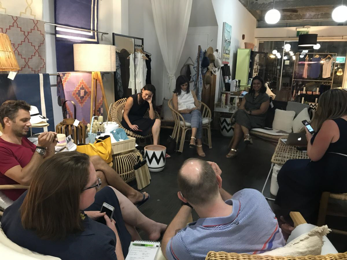 ▲블루피시(BluePhish)와 학부모가 부모워크샵에서 디지털 인성(DQ)에 관한 토론을 하는 모습. 사진제공=블루피시