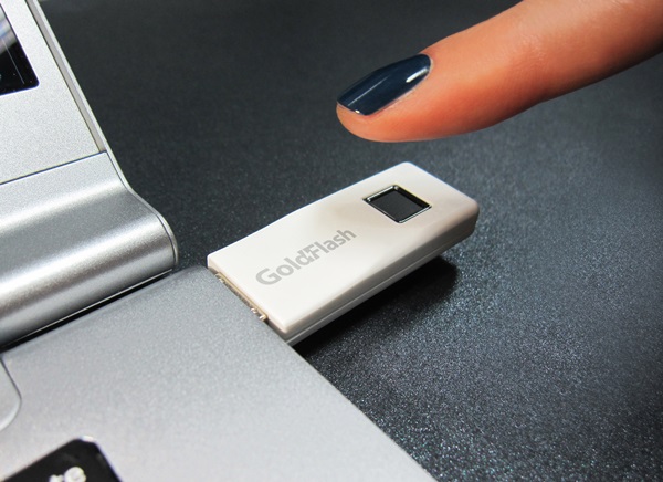 ▲에어리어(터치) 타입 지문인식 센서를 탑재한 바른전자의 UFD(USB 플래시 드라이브) 3.0 제품(사진제공=바른전자)