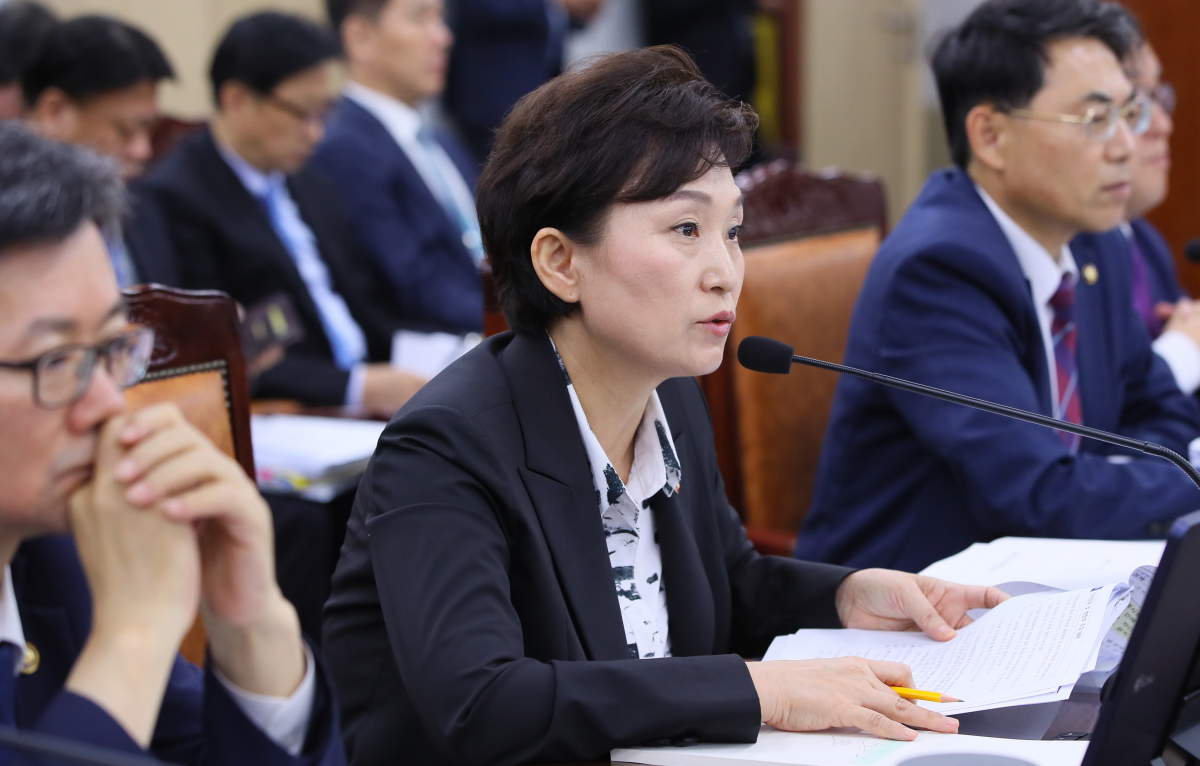 ▲김현미 국토교통부 장관이 10일 세종시 정부세종청사 국토교통부에서 열린 국회 국토교통위원회 국정감사에서 의원들의 질의에 답변하고 있다.(연합뉴스)