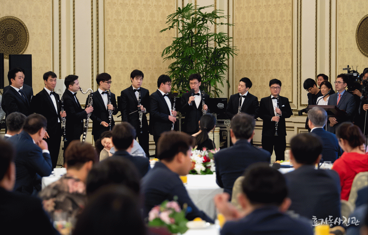 ▲ 지난 제 1회 GMF 우승을 차지한 ‘드림 위드 앙상블’이 지난 9월 청와대 영빈관에서 열린 행사에서 공연 중이다.(사진 제공=SK이노베이션)