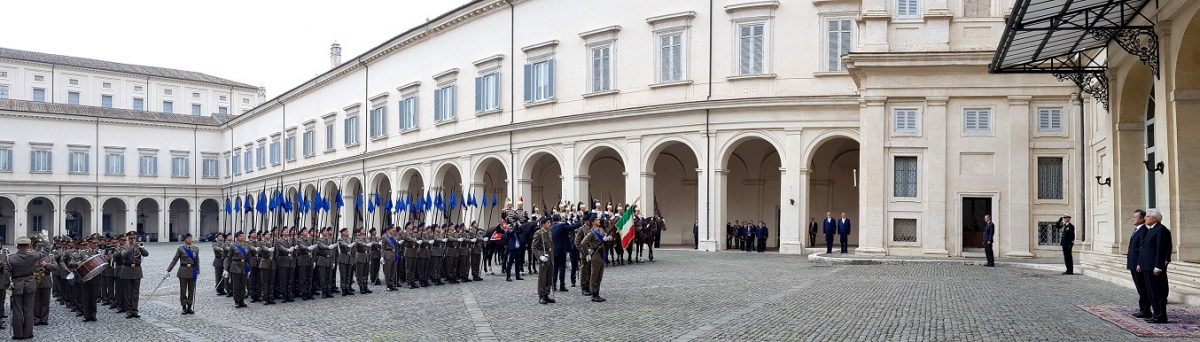 ▲이탈리아를 공식방문한 문재인 대통령이 17일 오후 이탈리아 로마 시내 대통령궁에서 열린 환영식에서 세르지오 마테렐라 이탈리아 대통령과 의장 행사를 바라보고 있다.(로마/연합뉴스)