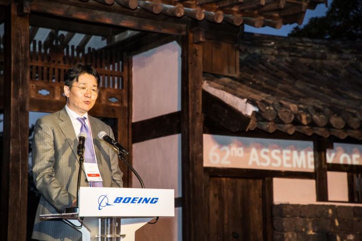 ▲조원태 대한항공 사장이 아시아·태평양항공사협회 사장단 회의 환영 만찬에서 인사말을 하고 있다.(사진=대한항공)