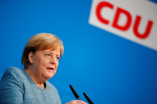 ▲앙겔라 메르켈 독일 총리가 21일(현지시간) 독일 베를린 기민당(CDU) 본부에서 지방선거 지원 유세를 돕기 위해 단상에 섰다. 베를린/로이터연합뉴스
