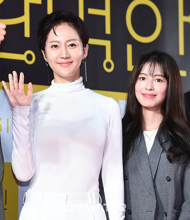 ▲염정아, 지우(사진=고아라 기자 iknow@)