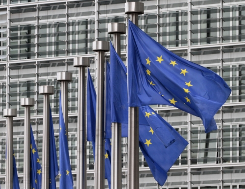 ▲벨기에 브뤼셀의 유럽연합(EU)본부 앞에 EU기가 휘날리고 있다. 23일(현지시간) EU 집행위원회는 사상 처음으로 이탈리아 내년도 예산안 승인을 거부했다. AP뉴시스
