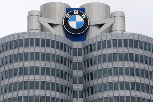 ▲독일 뮌헨 BMW 본사. 23일(현지시간) BMW는 차량 냉각수 유출로 화재 발생 가능성이 있다며 전 세계서 디젤 엔진 차량 160만 대를 추가 리콜하기로 했다. 이는 앞서 한국에서의 화재 발생에 따른 것이다. 뮌헨/AP연합뉴스 