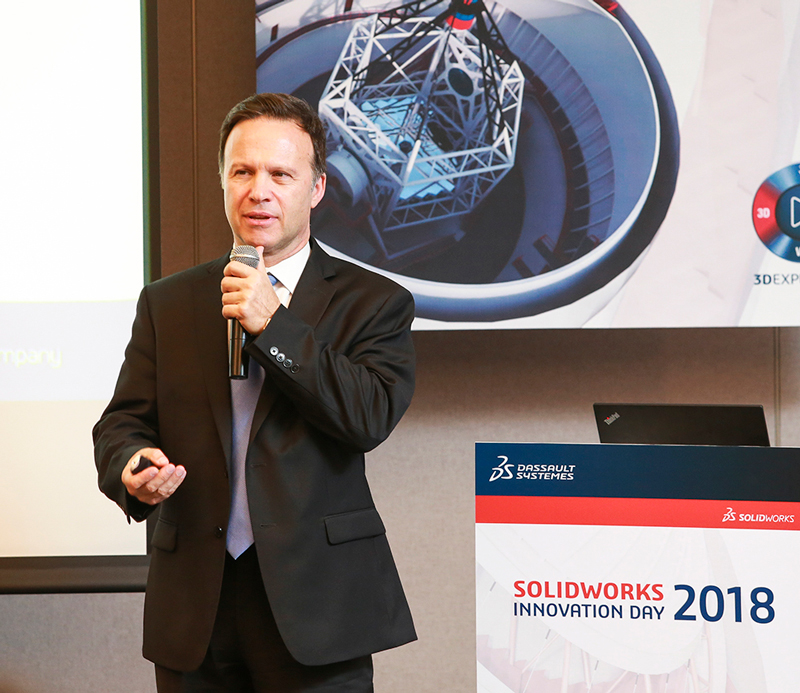 ▲지앙 파올로 바씨 솔리드웍스 글로벌 CEO가 내년 비즈니스 전략에 대해 발표하고 있다. (다쏘시스템)