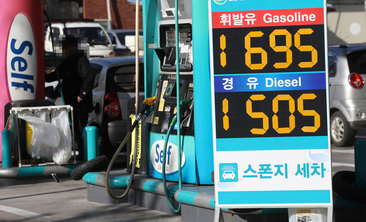 ▲30일 오후 서울 시내에 위치한 주유소 사진(연합뉴스)