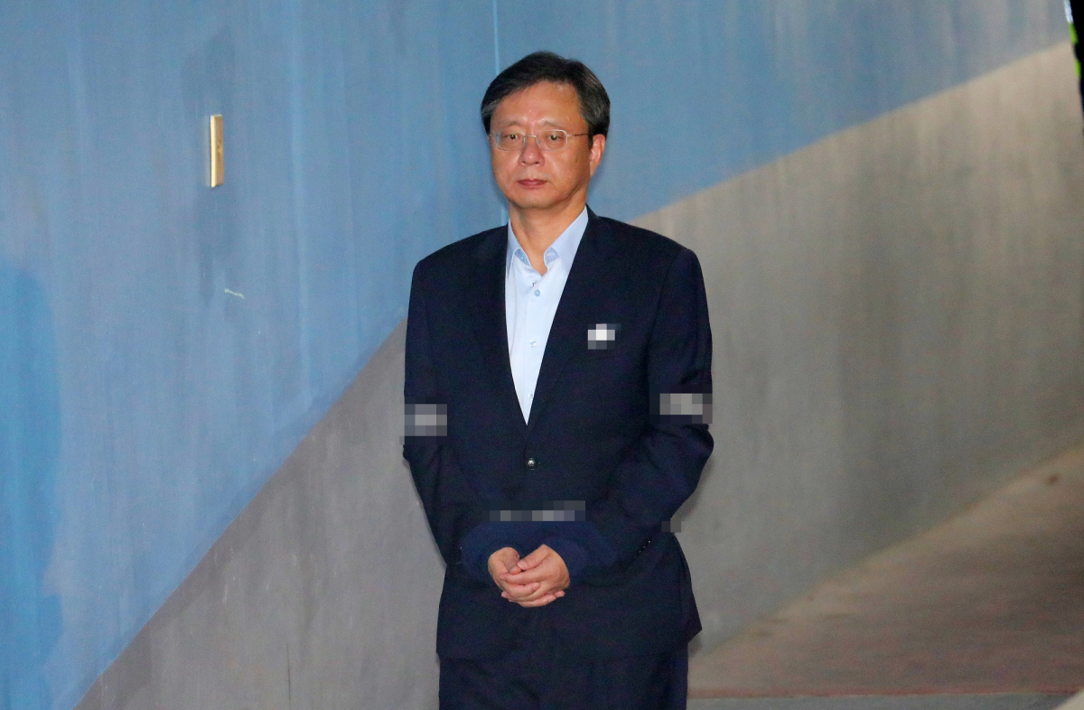 ▲불법사찰 지시 혐의로 재판에 넘겨진 우병우 전 청와대 민정수석이 지난 23일 오후 서울 서초구 서울중앙지방법원에서 열린 27차 공판에 출석하고 있다. (뉴시스)