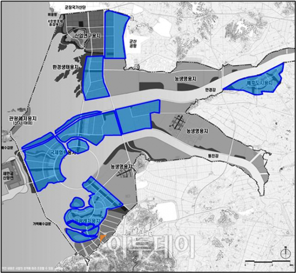 ▲정부가 새만금개발공사에 1조 970억 원 규모의 현물출자를 의결했다. 이번에 현물출자 되는 국유재산은 새만금 사업지역 105㎢에 대한 공유수면 매립면허권이다. 파란색 표시 부분.(기획재정부)