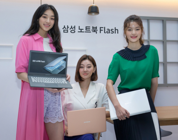 ▲서울 성수동 피어59 스튜디오에서 진행된 미디어데이에서 '삼성 노트북 Flash'를 소개하고 있는 모습.(사진제공 삼성전자)
