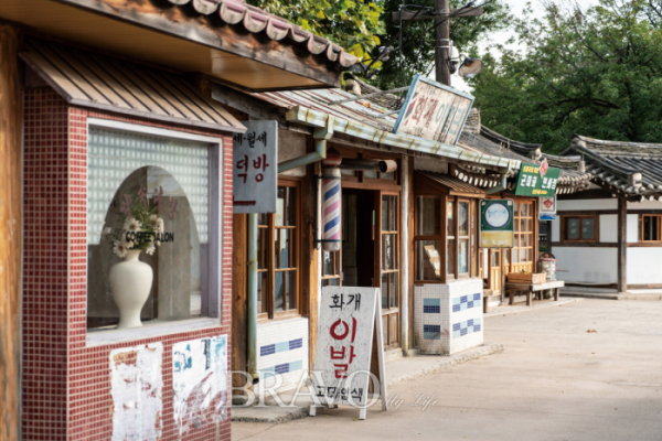 ▲국립민속박물관의 추억의 거리. 화개이발관.(김혜영 여행작가)