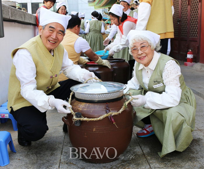 ▲지난해 봄 '종로&장금이' 행사에 참가한 이관 씨.(종로노인종합복지관)