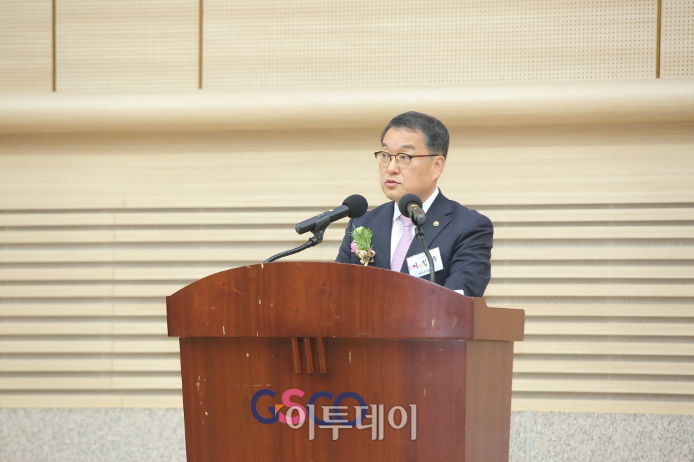 ▲이철우 새만금개발청장이 2일 새만금 스마트워터프론트 시티와 미래 도시개발 세미나에서 인사말을 하고 있다.(새만금개발청)