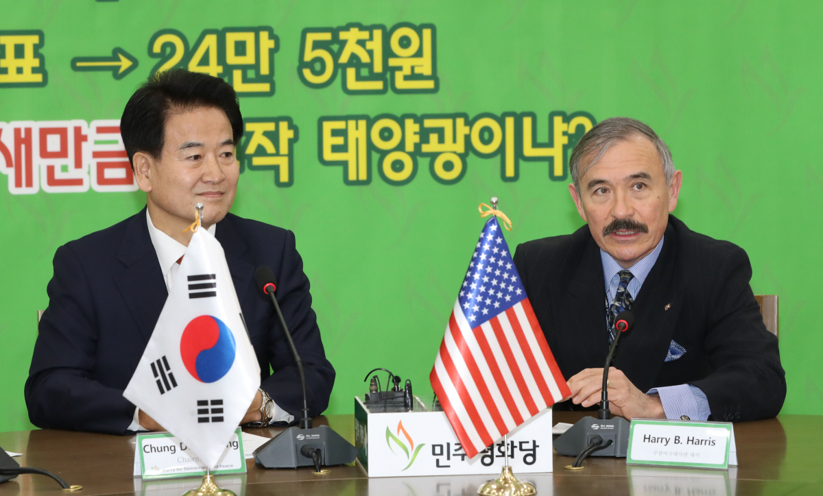 ▲해리 해리스 주한 미국대사가 5일 오전 국회 당 대표실로 민주평화당 정동영 대표를 예방, 인사말을 하고 있다. (연합뉴스)