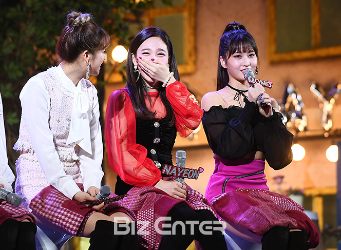 ▲트와이스 정연, 나연, 모모(사진=고아라 기자 iknow@)