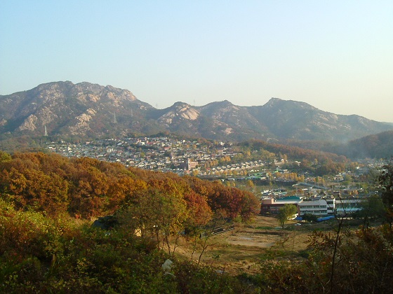 ▲국립한국문학과 부지로 선정된 서울 은평구 기자촌의 옛 모습. 기자촌은 1969년 당시 박정희 대통령이 기자들의 내 집 마련을 위해 땅을 내주면서 집단주거지가 조성돼 마을 이름이 붙었다.(사진제공=문화체육관광부)