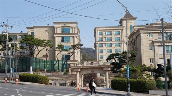 ▲서울 종로 평창동 롯데캐슬로잔 아파트(사진=지지옥션)