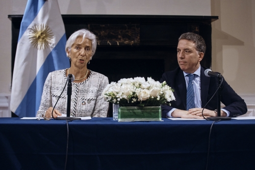 ▲크리스틴 라가르드(왼쪽) 국제통화기금(IMF) 총재와 니콜라스 두호브네 아르헨티나 경제장관. 뉴욕/AP연합뉴스
