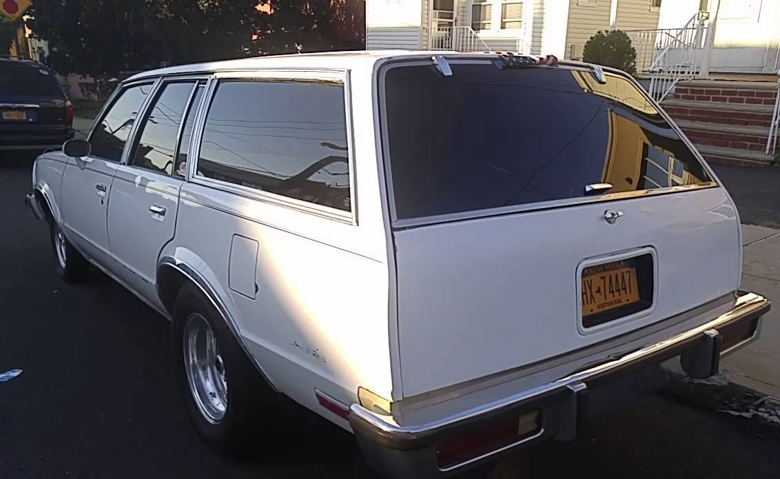 ▲내 차와 색상이 같은 1980년식 말리부 왜건. 