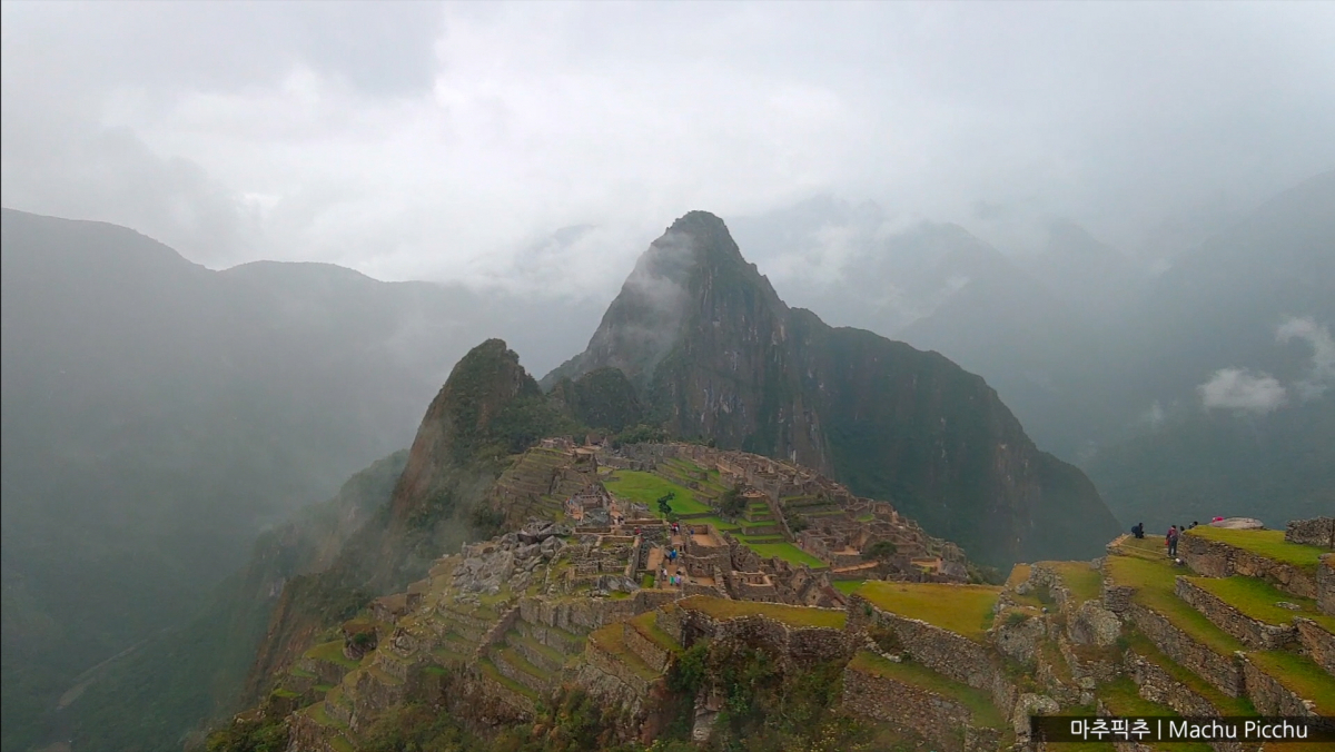 ▲LG전자가 지난달 26일 LG V40 ThinQ로 촬영한 페루 여행 영상이 공개 2주 만에 총 100만 뷰를 넘어서며 SNS 상에서 인기몰이 중이다. 페루 관광청이 한국에 생소한 페루 문화의 아름다움을 알리기 위해 제안한 이번 프로젝트는 여행 전문 크리에이터 ‘경식 보라 커플’이 실제 페루를 여행하며 LG V40 ThinQ로 촬영했다. 사진은 영상 중 마추픽추를 촬영한 캡처.(사진제공 LG전자)