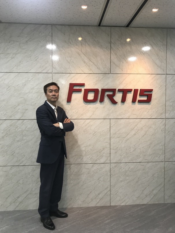 ▲조재훈 포티스 대표이사가 13일 서울 역삼동 본사에서 이투데이와의 인터뷰 후 사진을 찍고 있다.