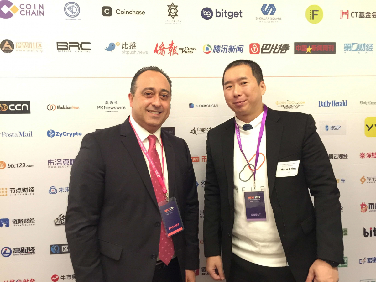 ▲미국 뉴욕 '마스 파이낸스 서밋 NYC'에 참석한 (좌)몰타 대사, (우)엘솔컴퍼니 COO 안준 이사(사진제공=LG전자)