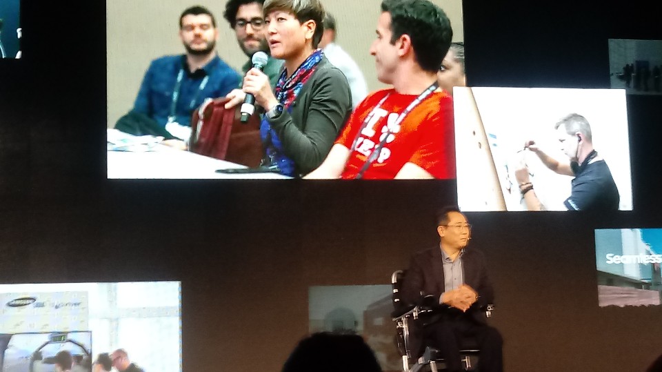 ▲정의석 <가운데> 삼성전자 무선사업부 부사장은 20일 서울 강남구 코엑스 인터콘티넨탈호텔에서 열린 빅스비 개발자 데이에서 “2020년도 삼성 모든 제품에 빅스비를 탑재할 계획이다”고 말했다. (사진=한영대 기자 yeongdai@)