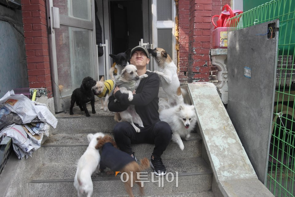 ▲김명수 '유기동물의 엄마아빠' 팀장은 하루 3건, 한 달 100건의 유기견 구조 요청을 받지만, 시설·인력의 한계로 유기견을 모두 구조할 수 없는 상황을 안타까워 했다.(이투데이DB)