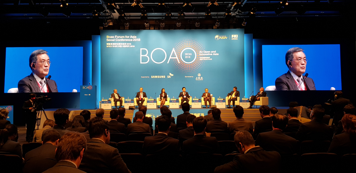 ▲권오현 삼성전자 종합기술원 회장이 20일 서울 신라호텔에서 열린 '보아오 아시아포럼 서울회의 2018'에 참석해 주제 발표를 하고 있다. (사진=변효선 기자)