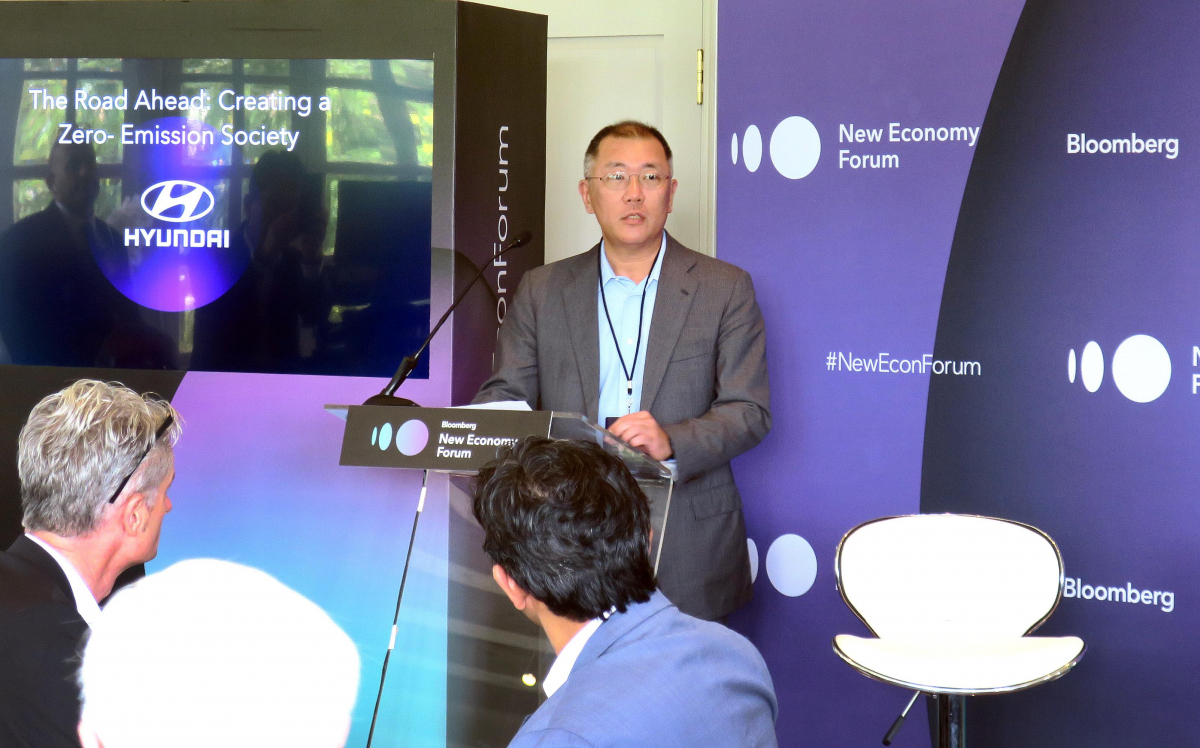 ▲정의선 현대자동차그룹 수석부회장은 최근 싱가포르 카펠라호텔에서 열린 '무공해 사회 구현과 지속가능 성장'을 주제로 한 토론회에서 인사말을 하고 있다.(연합뉴스)