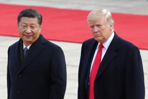 ▲시진핑(왼쪽) 중국 국가주석과 도널드 트럼프 미국 대통령이 지난해 11월 9일(현지시간) 베이징에서 열린 트럼프 대통령 국빈방문 환영식에 참석하고 있다. 베이징/AP연합뉴스
