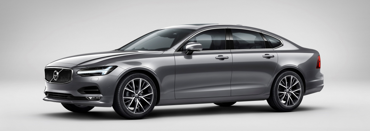 ▲2019년형으로 거듭난 볼보 플래그십 세단 S90. (사진제공=볼보)