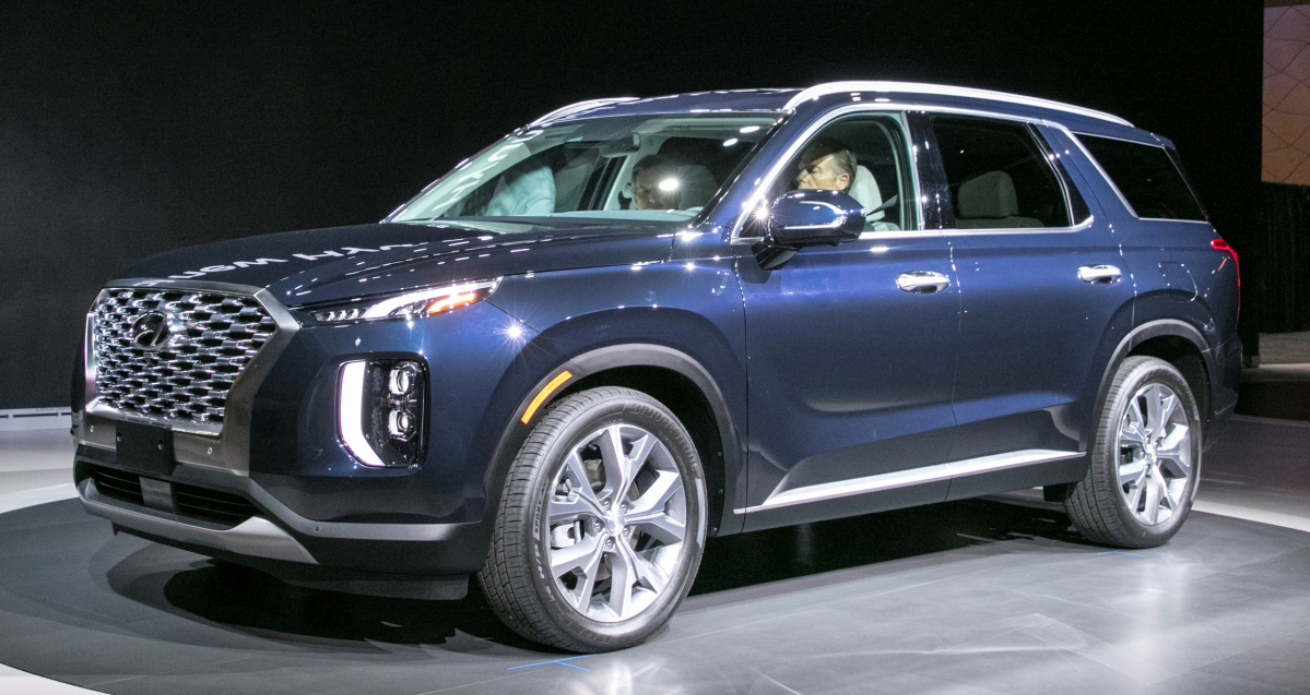 ▲현대차가 28일(현지시각) 미국 LA 컨벤션 센터에서 열린 ‘2018 LA 오토쇼'를 통해 8인승 플래그십 SUV ‘팰리세이드(Palisade)’를 세계 최초로 공개했다. (사진제공=현대차)