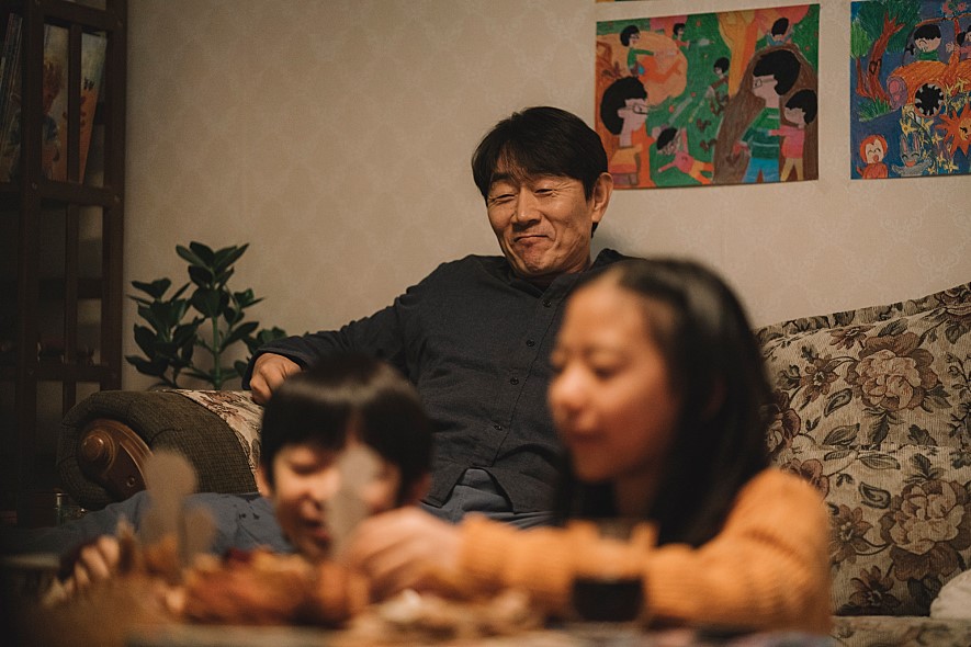 ▲영화 '국가부도의 날'은 금융맨, 평범한 소시민 등 시대상을 반영한 현실적인 캐릭터로 당시 외환위기를 겪었던 세대들의 기억 속 공감대를 자극한다. (사진제공=CJ엔터테인먼트)