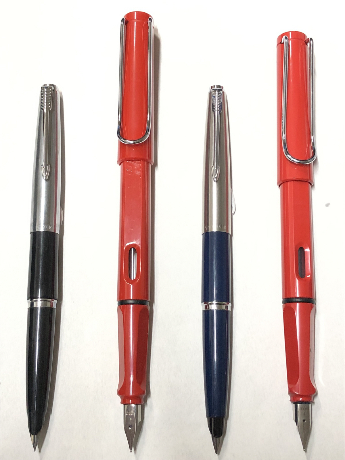 ▲　독일 라미 사파리와 미국 파커 45. 왼쪽 두 개가 한국과 중국에서 만든 짝퉁이다. 