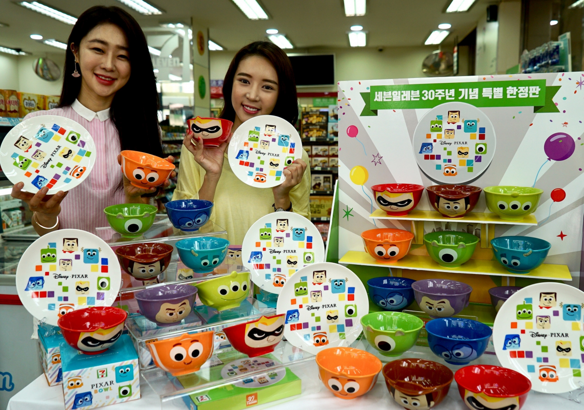 ▲세븐일레븐의 픽사 캐릭터 활용 식기류(사진제공 세븐일레븐)