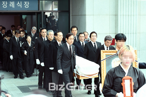 ▲신성일 발인(사진=고아라 기자 iknow@)