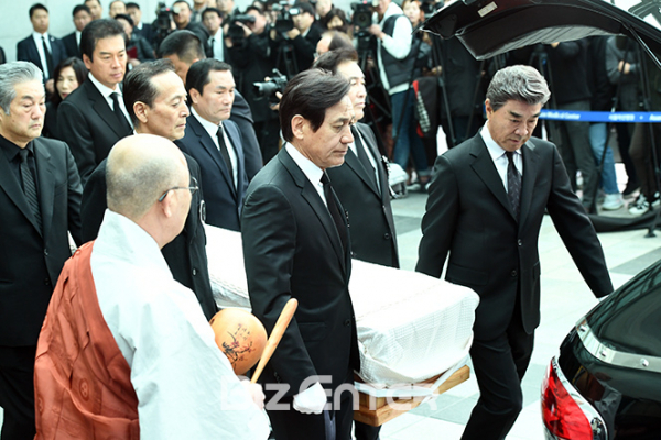 ▲고 신성일 발인(사진=고아라 기자 iknow@)