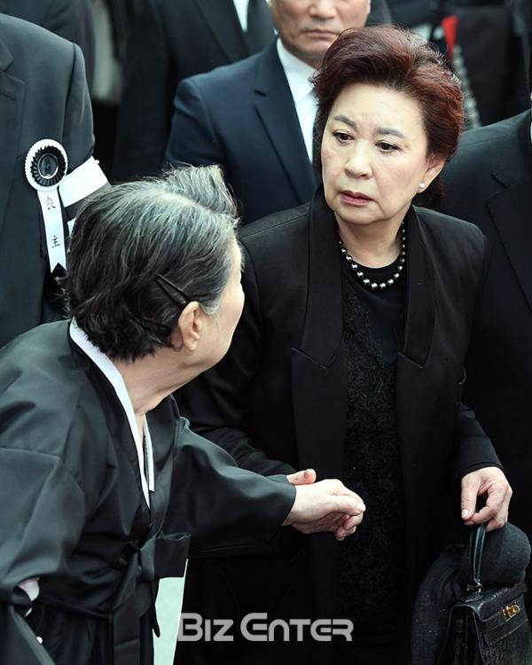 ▲고 신성일 발인(사진=고아라 기자 iknow@)