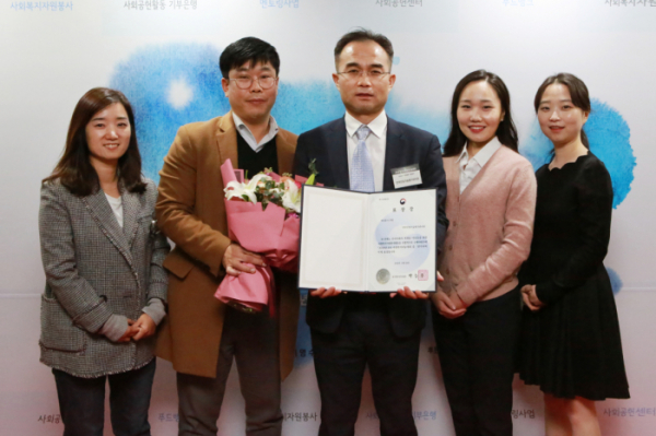 ▲한국산업기술평가관리원(KEIT)은 20일 서울 국회 의원회관에서 열린 '2018년 전국사회복지나눔대회’에서 보건복지부 장관 표창을 받았다.(한국산업기술평가관리원(KEIT))