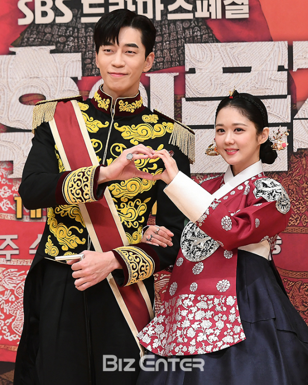 ▲신성록, 장나라(사진=고아라 기자 iknow@)