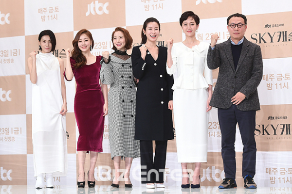 ▲김서형, 오나라, 윤세아, 이태란, 염정아, 조현탁(사진=고아라 기자 iknow@)