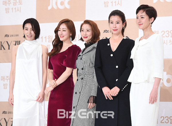 ▲김서형, 오나라, 윤세아, 이태란, 염정아(사진=고아라 기자 iknow@)