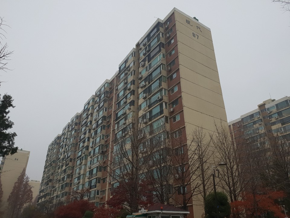 ▲3일 서울 강남구 압구정동 현대아파트 인근 중개업소에 따르면 이 단지는 9·13 대책 이후 급매 외 거래는 이뤄지지 않는 상황이다.(이신철 기자 camus16@)